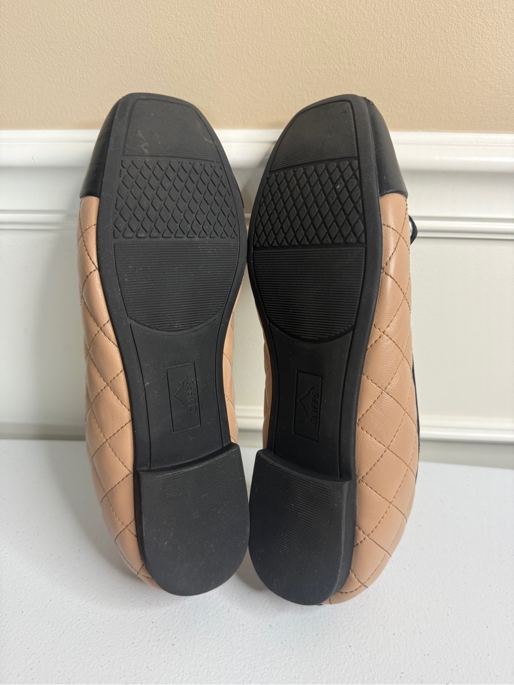 Women's Cliffs by Mountain Black and Tan Ballet Flats, size 11 wide width - Picture 3 of 9